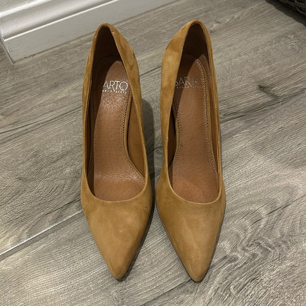 Franco sarto tan suede pumps